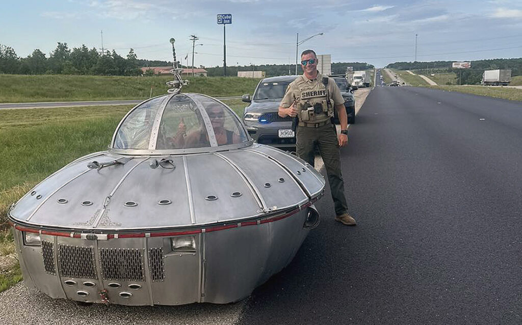 UFO car on way to Roswell