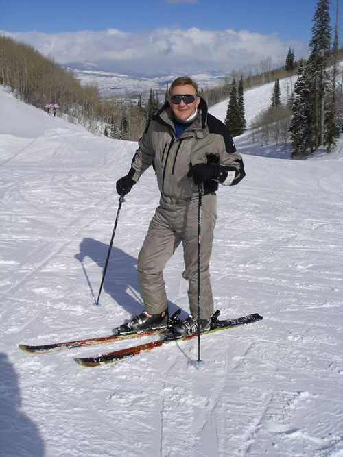 Tom Skiing