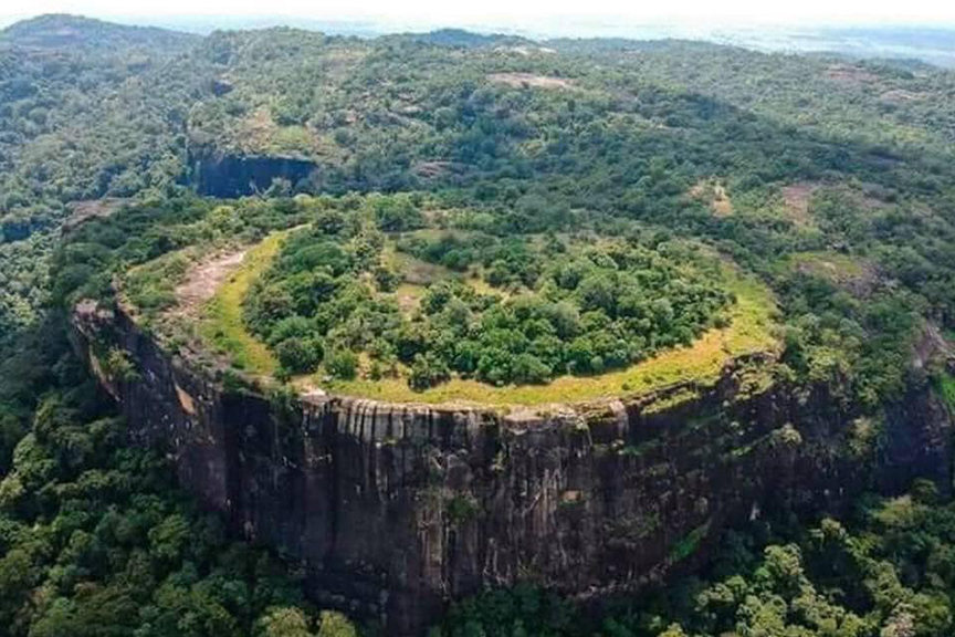 Sri Lanka Round Mountain